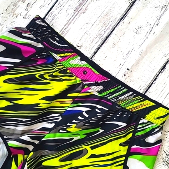 Fabletics Carrie Carnival Print Athletic Running Gym Workout Shorts Womens Sz M - Picture 5 of 16